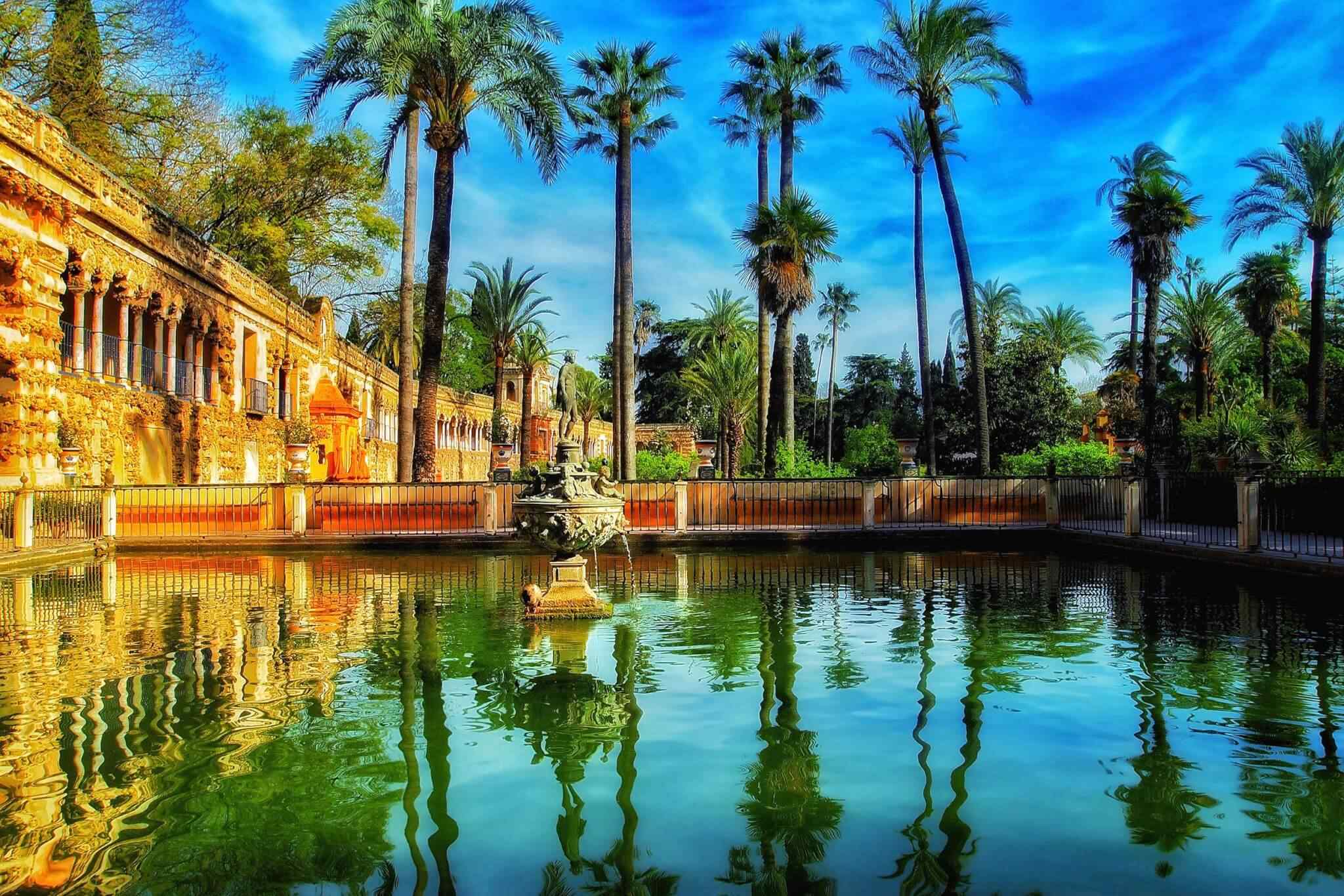 https://classichawaiitours.greaterhawaii.com/wp-content/uploads/2018/09/tour-seville-03.jpg
